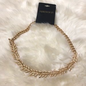 Forever 21 Leaf Boho Short Necklace
